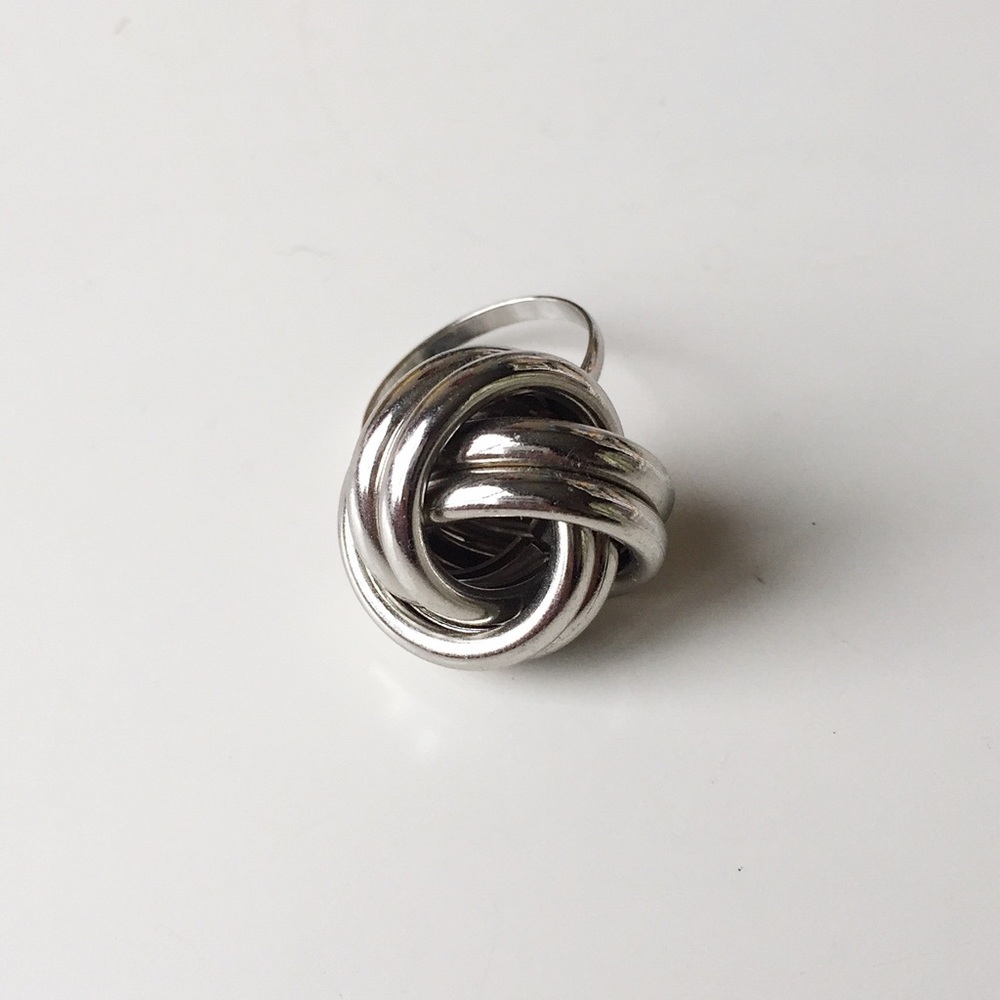 ▫️Forever 21 Silver Knotted Ring▫️